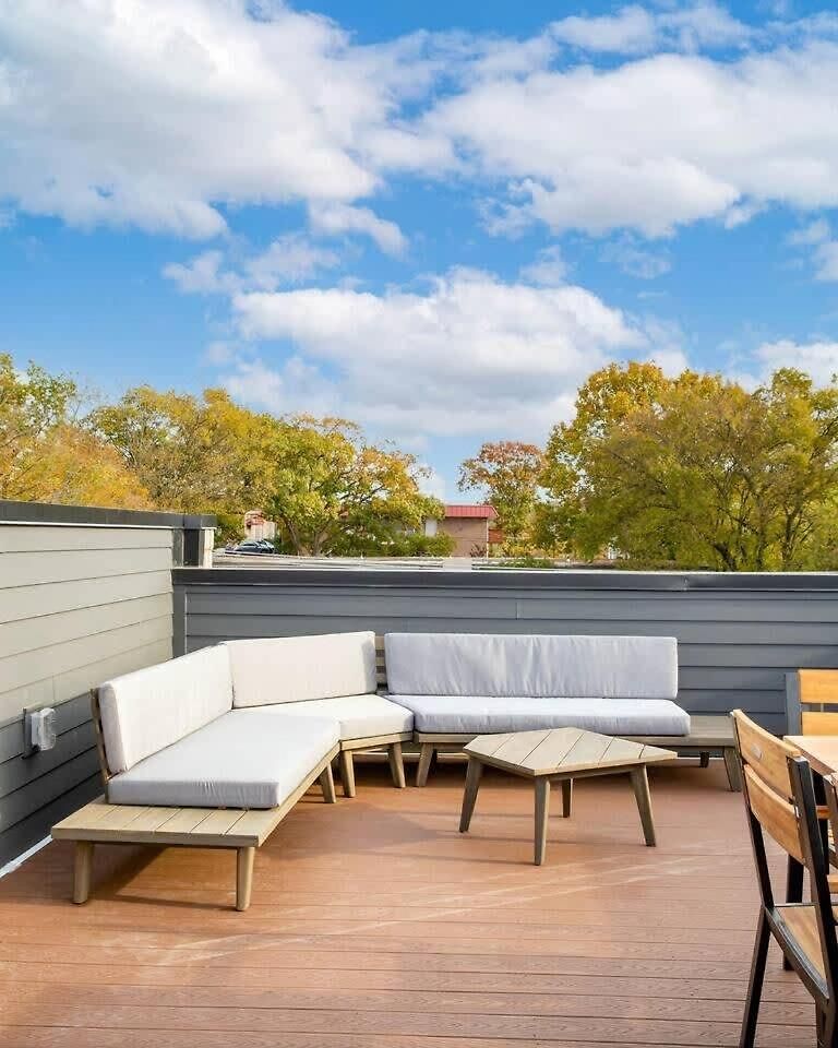 West End Luxe - Outdoor Patio And Rooftop Views Holiday home *