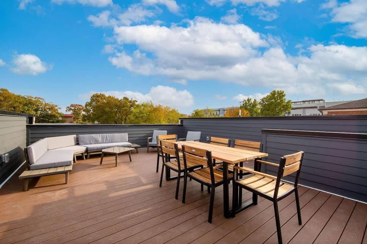 Holiday home West End Luxe - Outdoor Patio And Rooftop Views