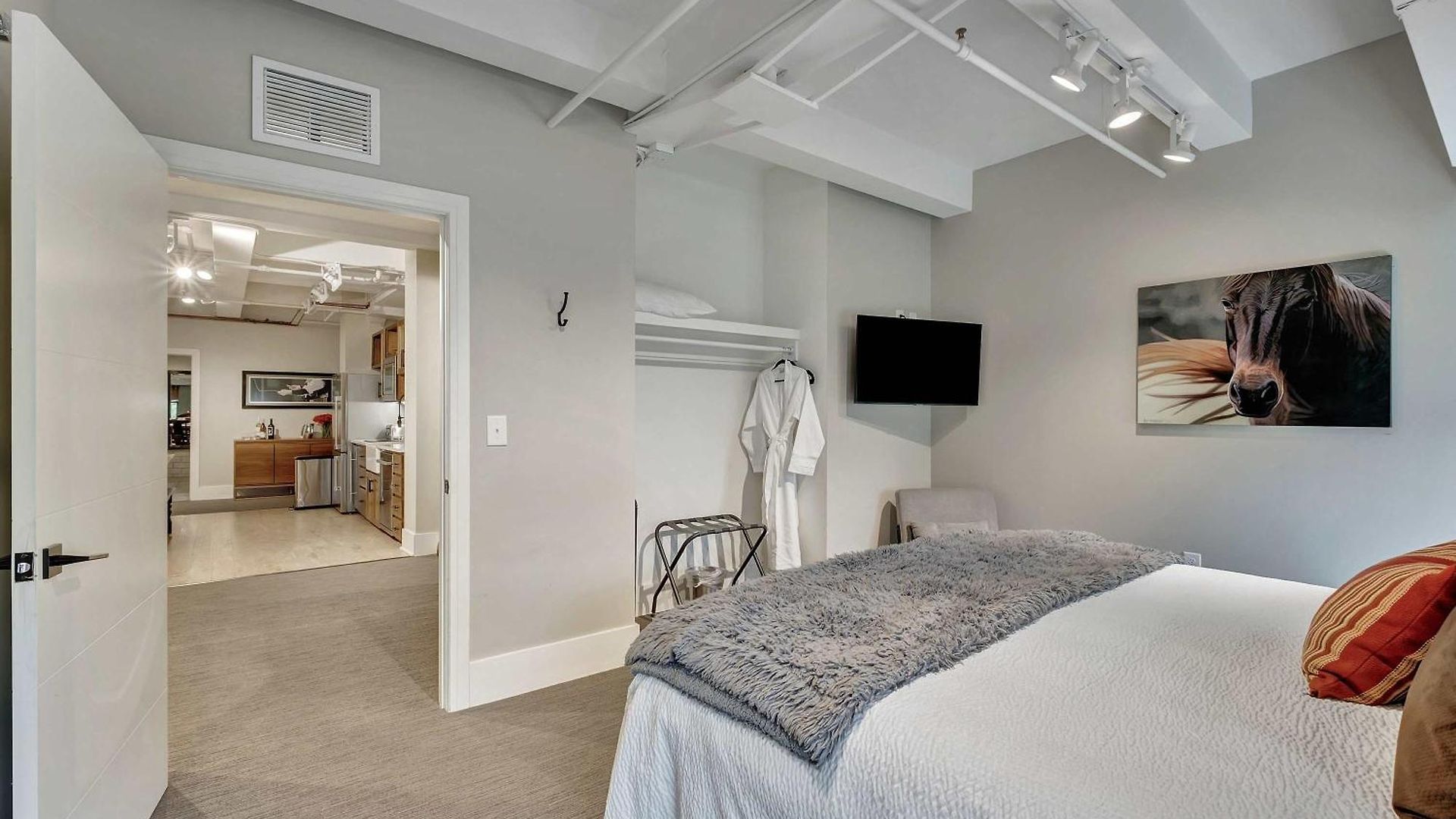 Rustic 6br By Maddox Apartment *