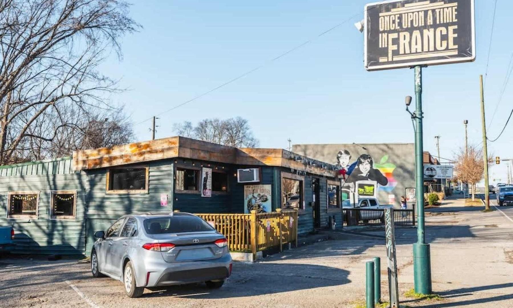 East Getaway - Walk To Parks Golf & Music Spots *