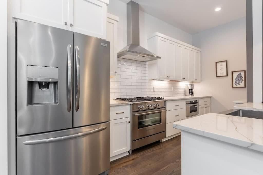 King Bed - Parking - 3 Miles To Lower Broadway