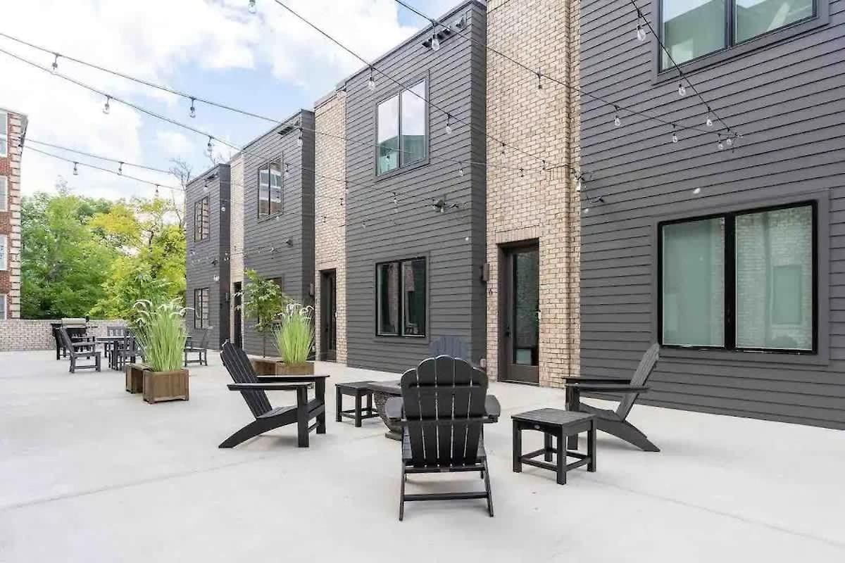 King Bed - Parking - 3 Miles To Lower Broadway