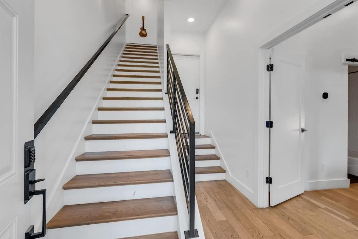 Spacious - 2 Homes, 15 Guests *