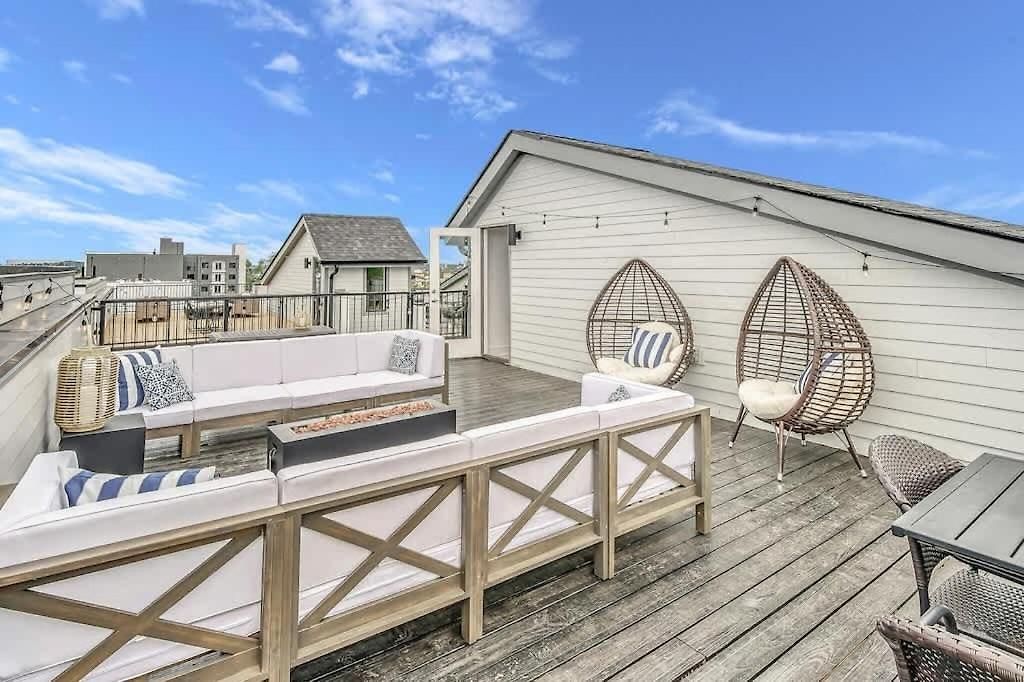 Scovel Row Retreat-rooftop Views Near Broadway