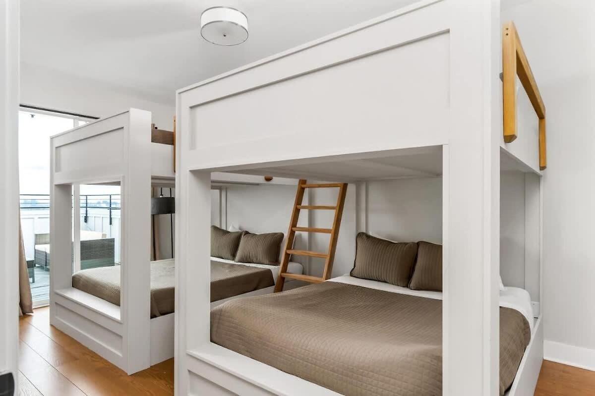 Side-by-side Homes With Hot Tubs - Sleeps Over 20 Guests Holiday home Nashville