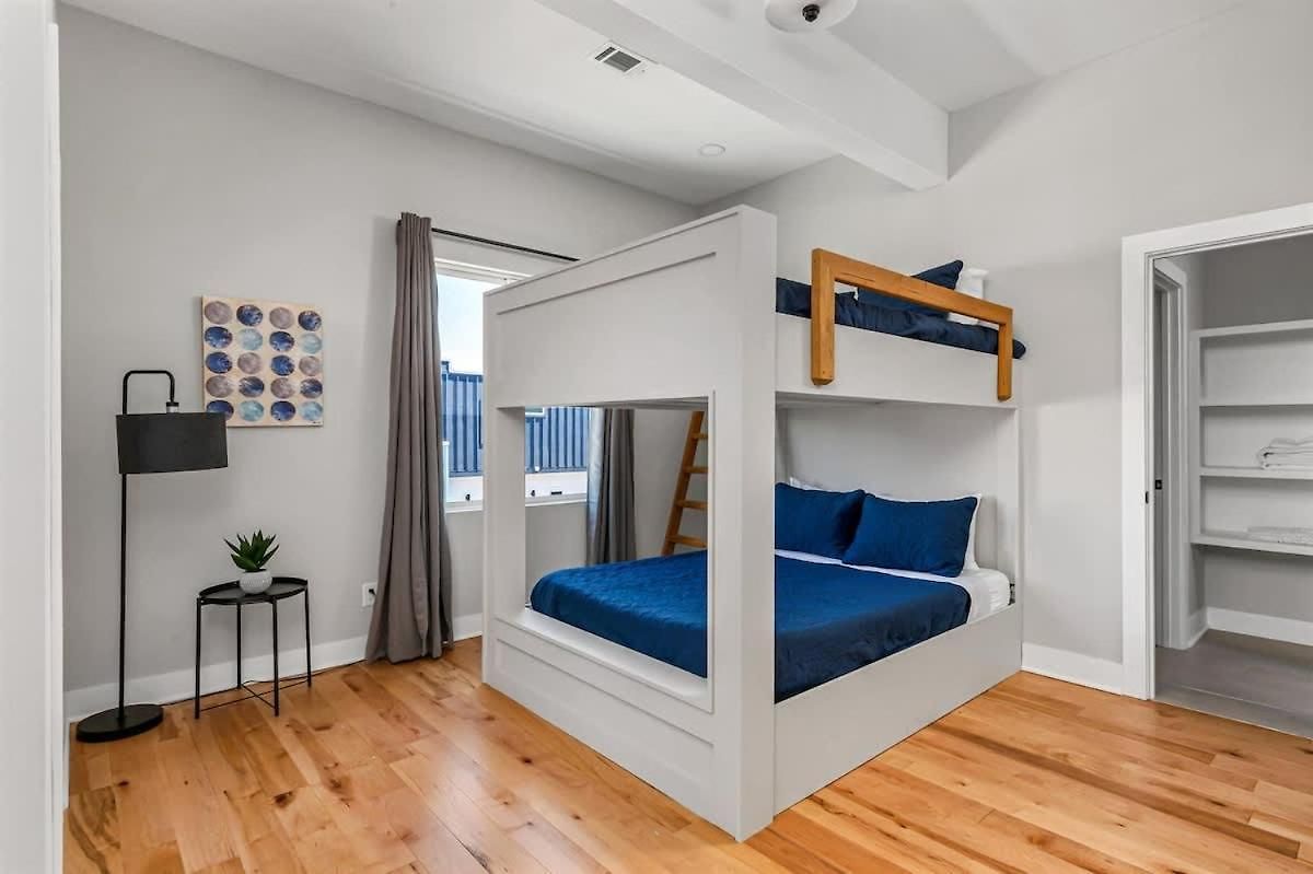 Side-by-side Homes With Hot Tubs - Sleeps Over 20 Guests Nashville
