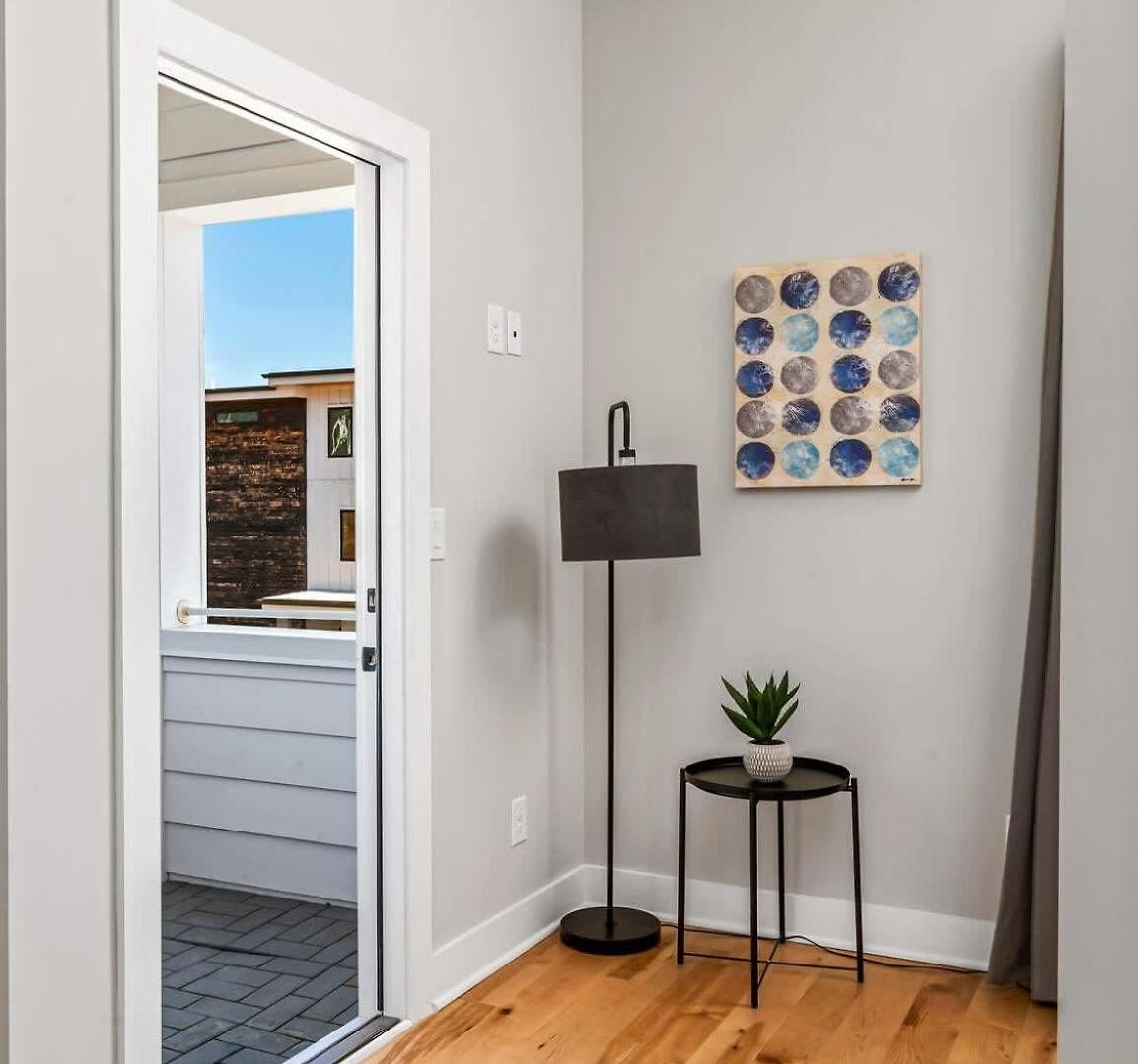 Spacious Nash For 12 Guests With Rooftop Views And Hot Tub *