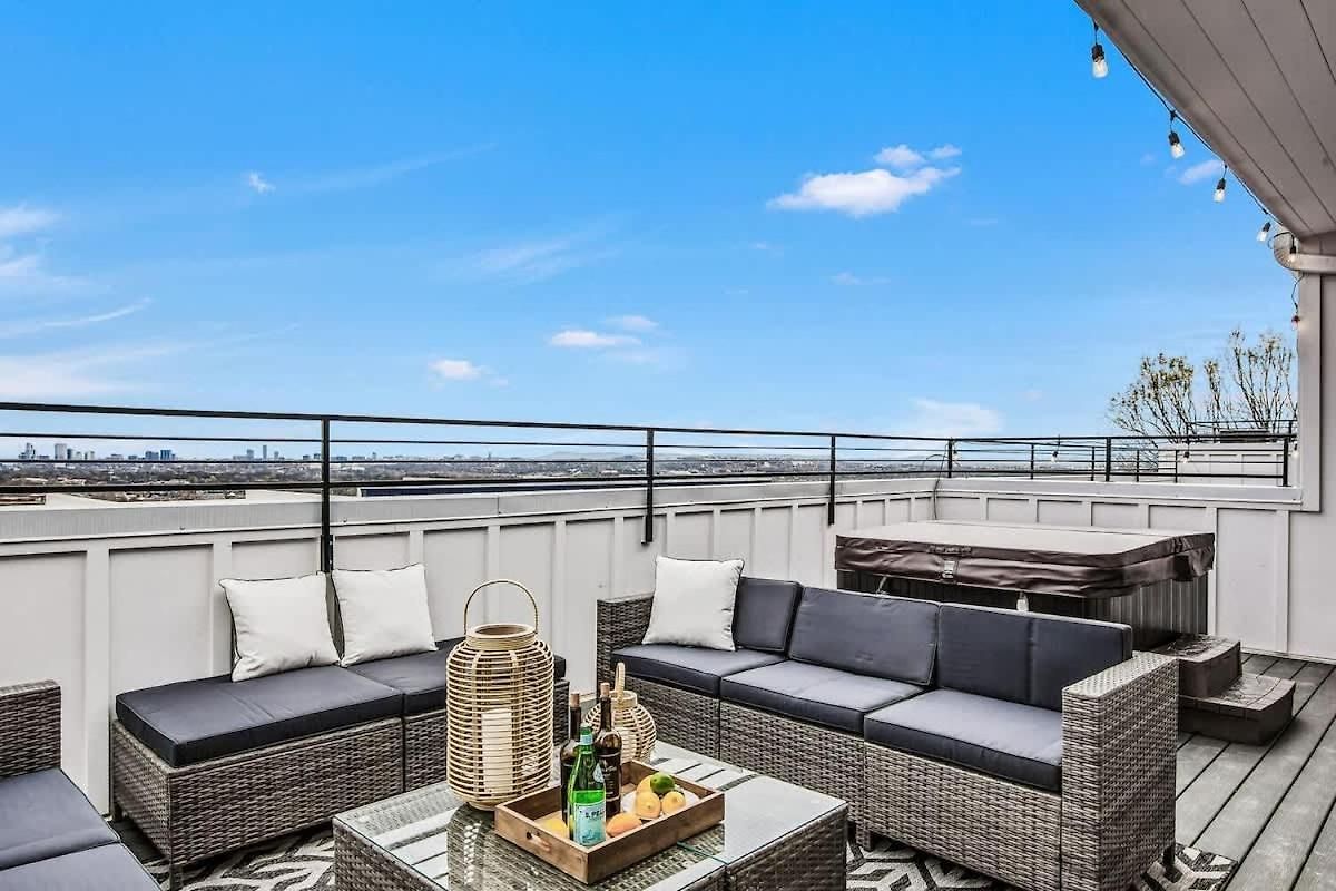 Holiday home Stylish - Rooftop Deck - Hot Tub *