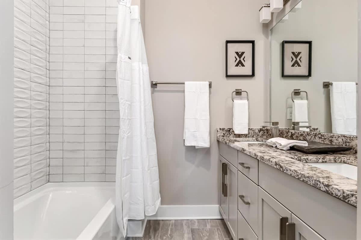 Brand New Side By Side Homes - Sleeps 24 Guests Nashville