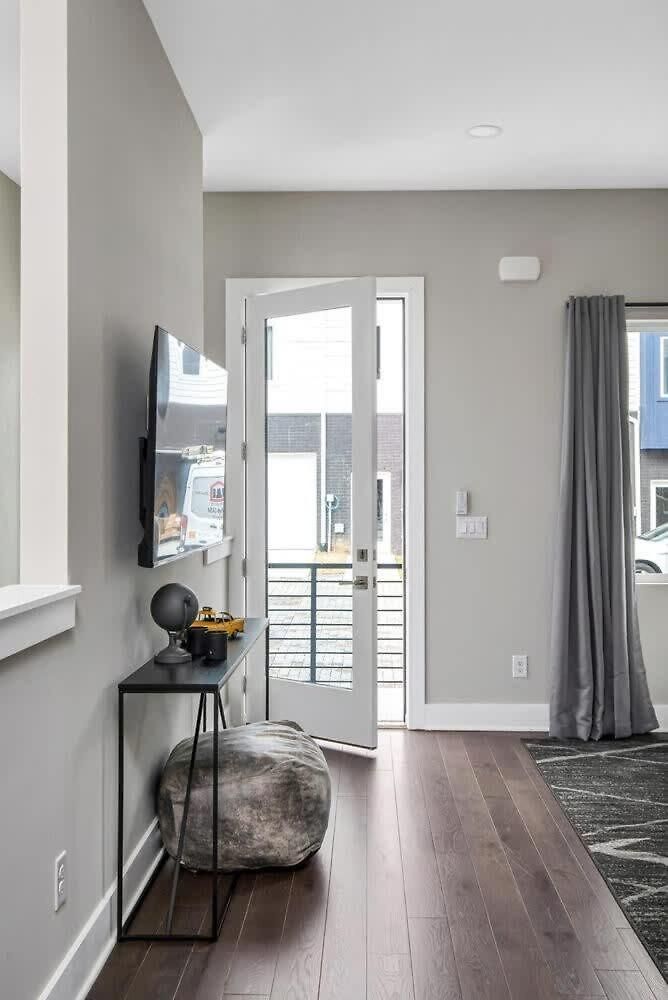 Large Rooftop Hot Tub & View * Nashville