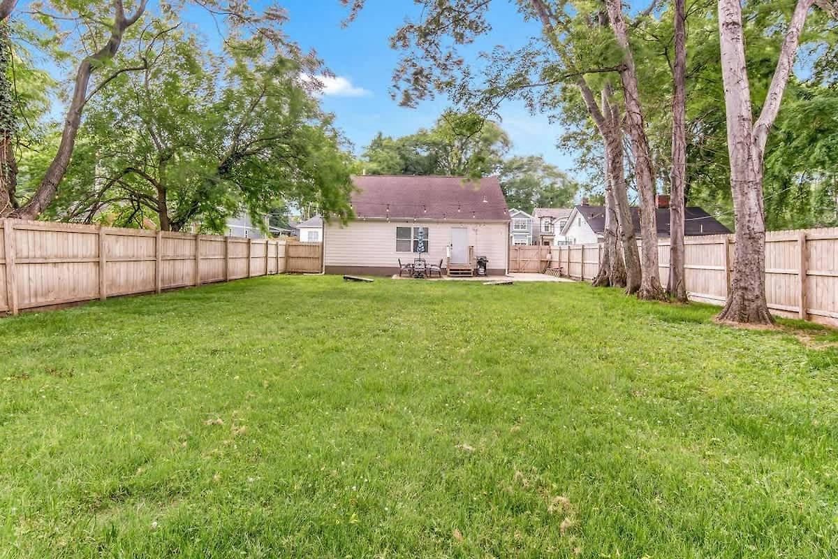 In Music - Fence - Fire Pit Holiday home