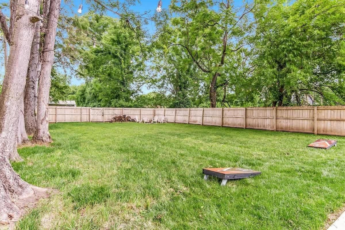 In Music - Fence - Fire Pit Holiday home