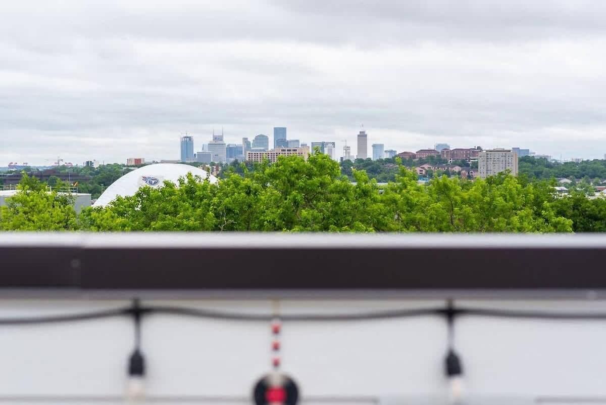 Spacious Sleeps 12 Rooftop Lounge Holiday home Nashville