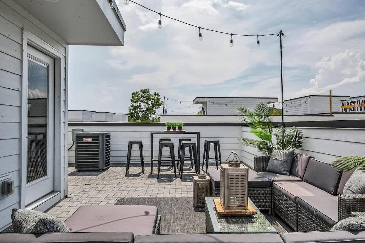 Holiday home Spacious House With Serene Skyline Views *