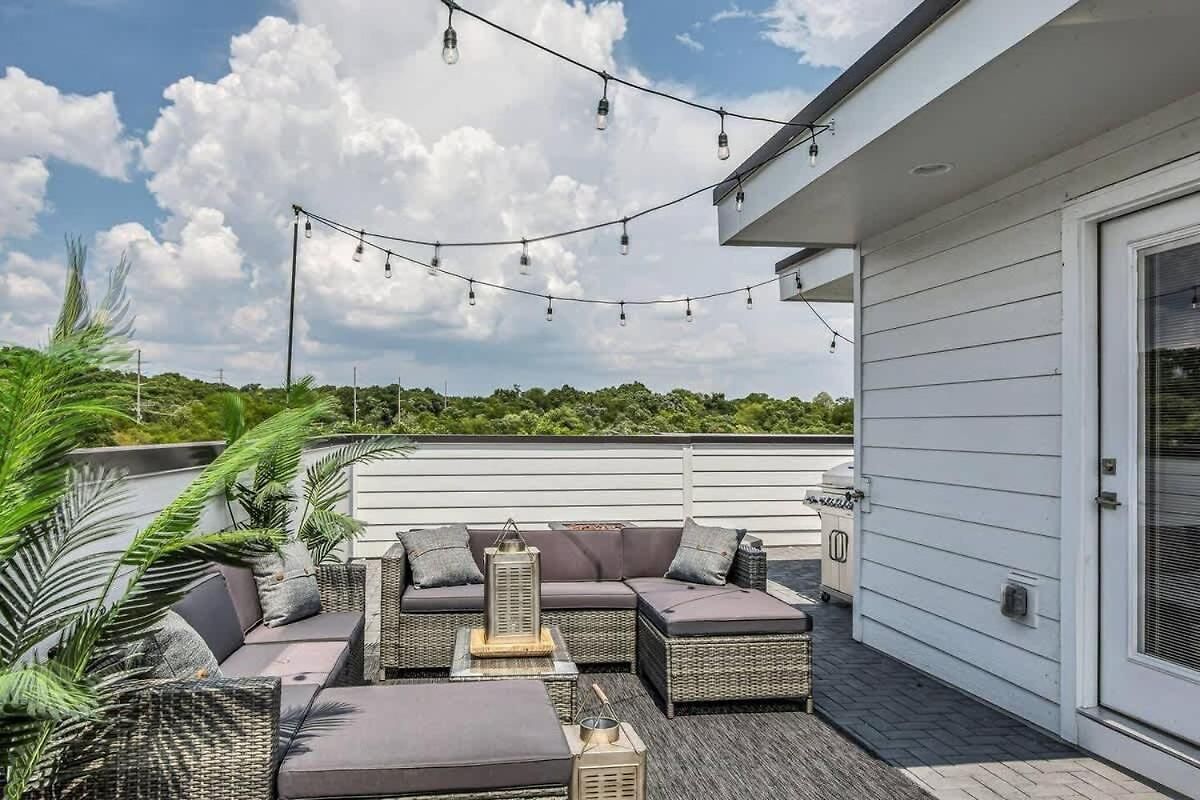 Spacious House With Serene Skyline Views Nashville