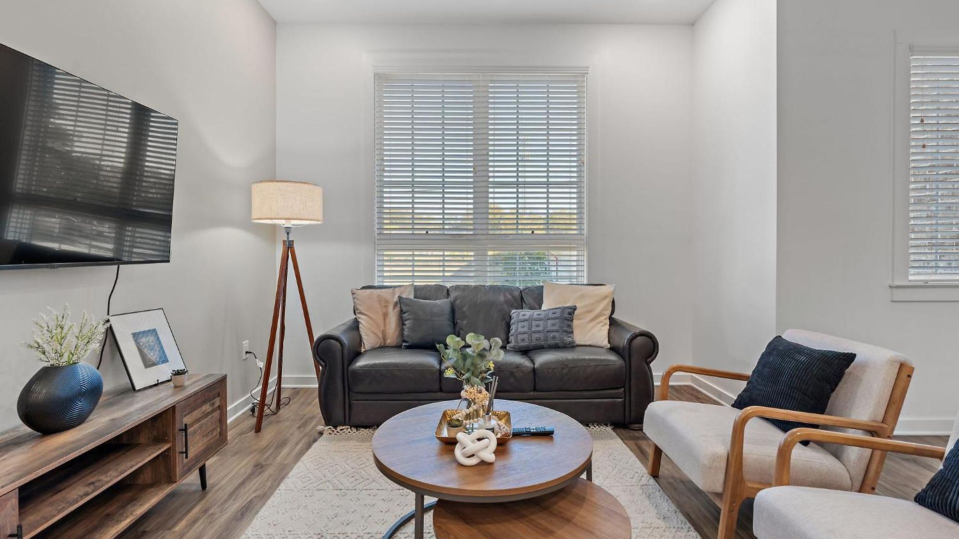 Charmer - Private Rooftop - Sleeps 14