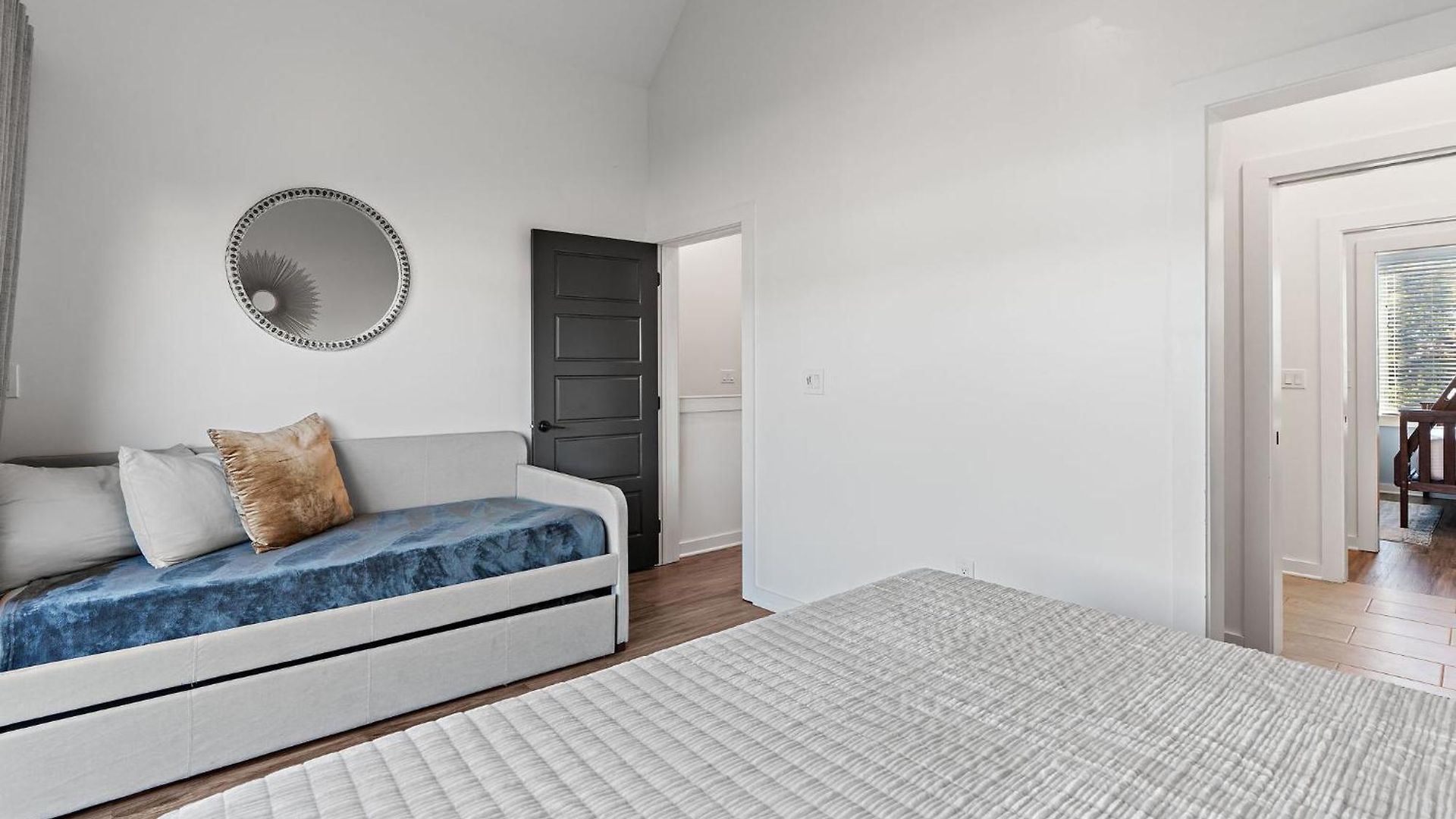 Charmer - Private Rooftop - Sleeps 14 Holiday home