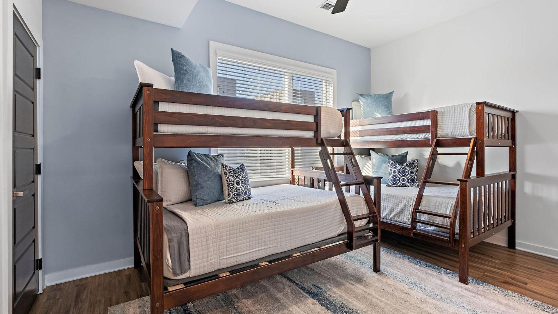 Charmer - Private Rooftop - Sleeps 14