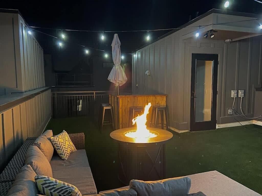 Highland Station - Private Rooftop - Sleeps 14 *