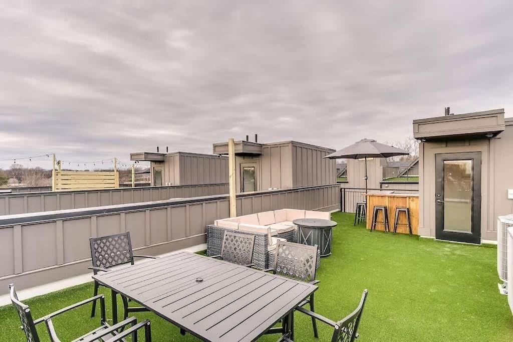 Highland Station - Private Rooftop - Sleeps 14 Holiday home *