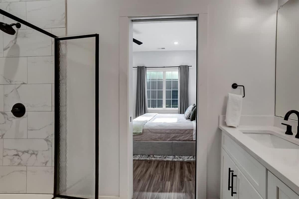Highland Station - Private Rooftop - Sleeps 14 *