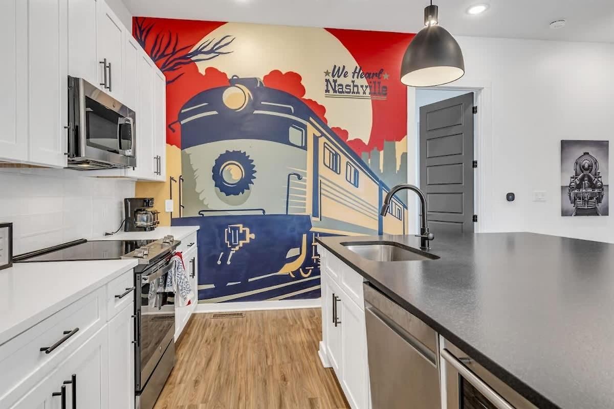 Highland Station - Private Rooftop - Sleeps 14 * Nashville