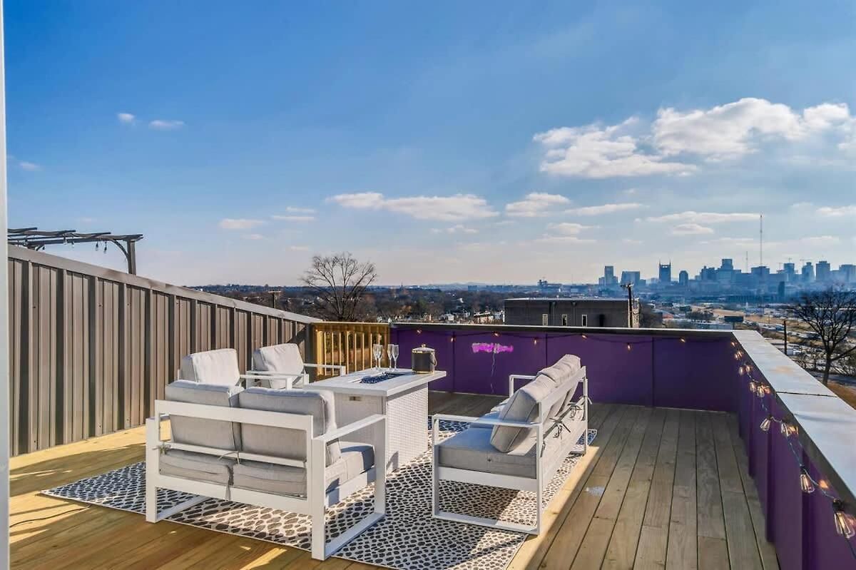 Side By Side Era - Hot Tubs - Rooftop Views *
