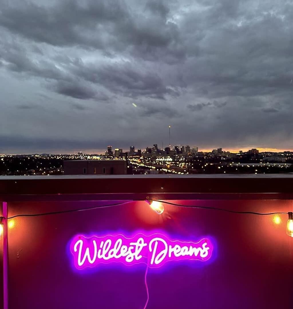 Holiday home Rooftop Skyline Views - Private Hot Tub - Fire Pit *