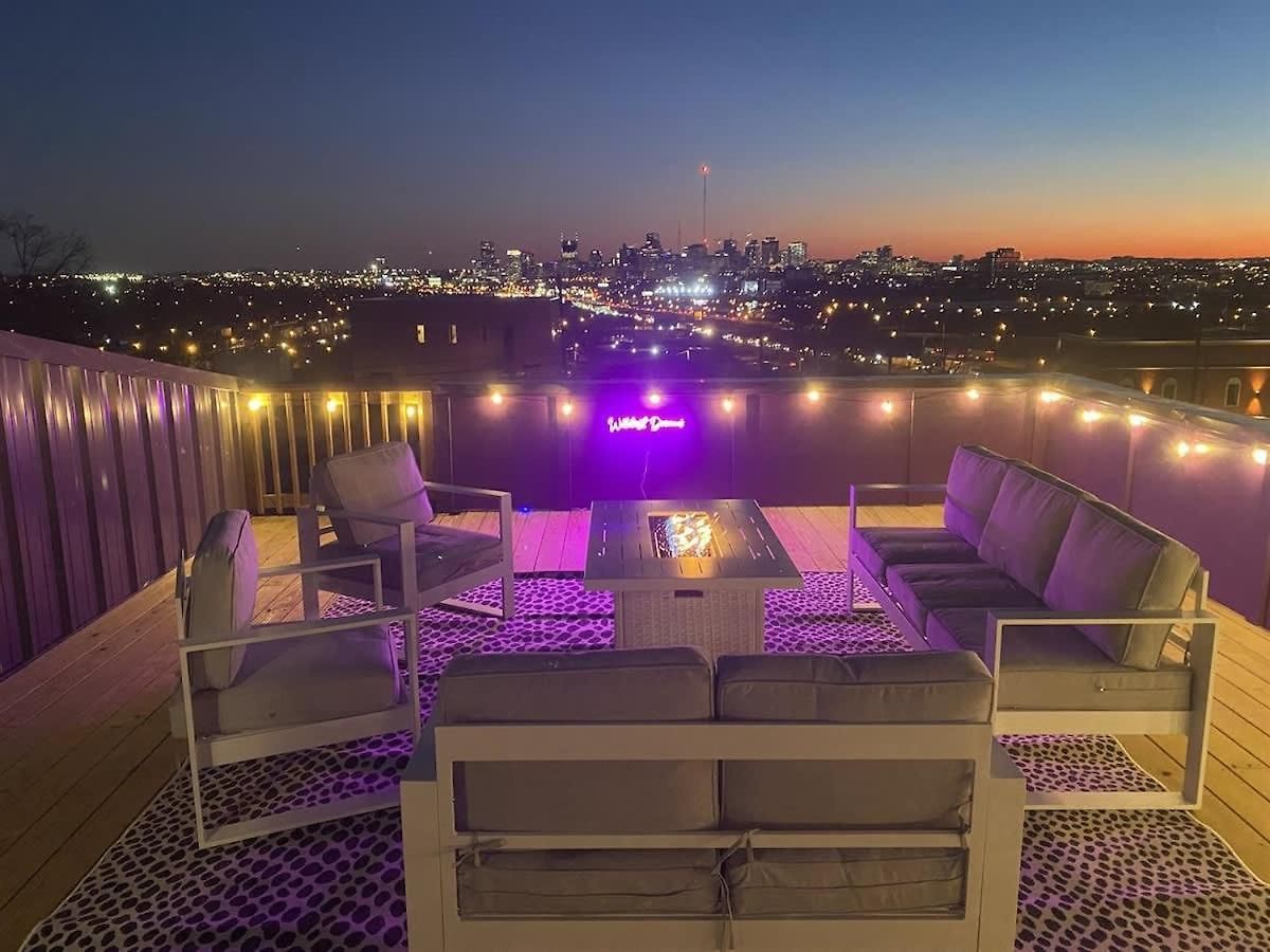 Rooftop Skyline Views - Private Hot Tub - Fire Pit Holiday home *