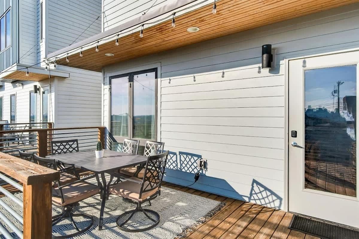 Rooftop Skyline Views - Private Hot Tub - Fire Pit Holiday home