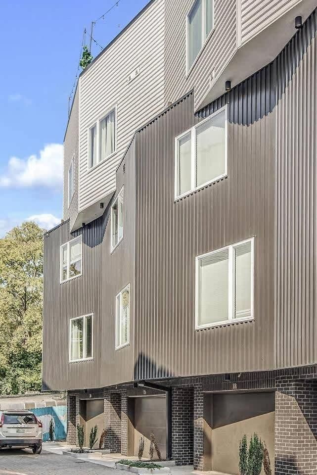 Two Large Homes Minutes To Downtown Holiday home *