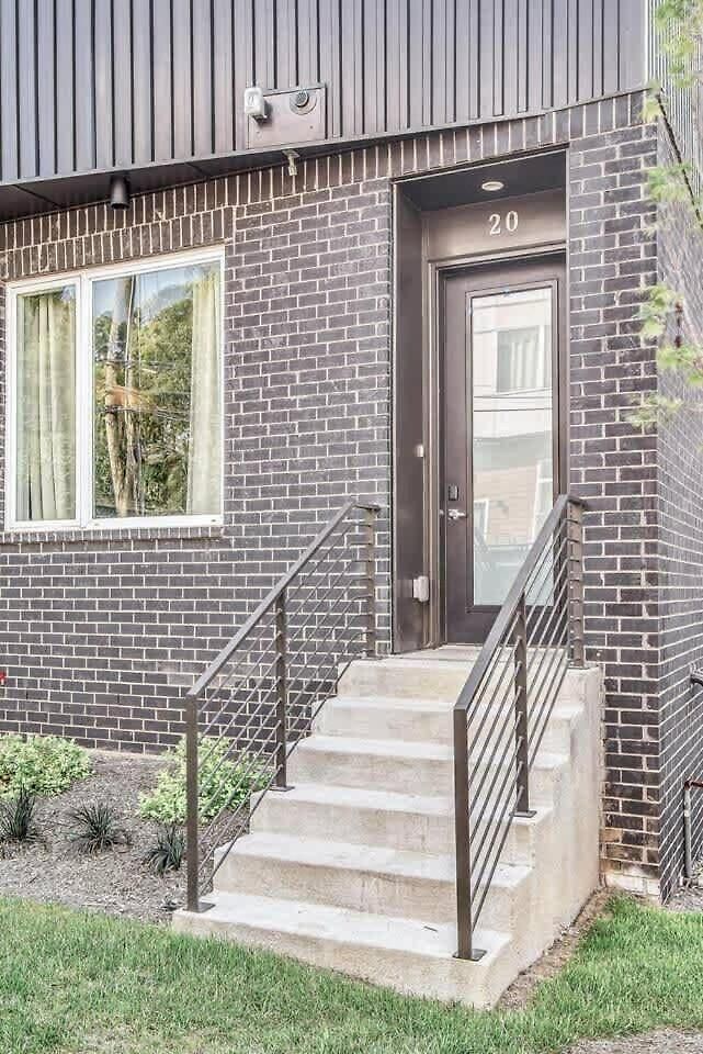Two Large Homes Minutes To Downtown *