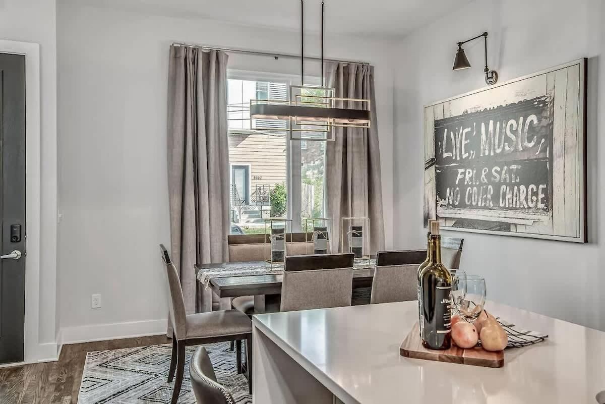 Two Large Homes Minutes To Downtown Holiday home