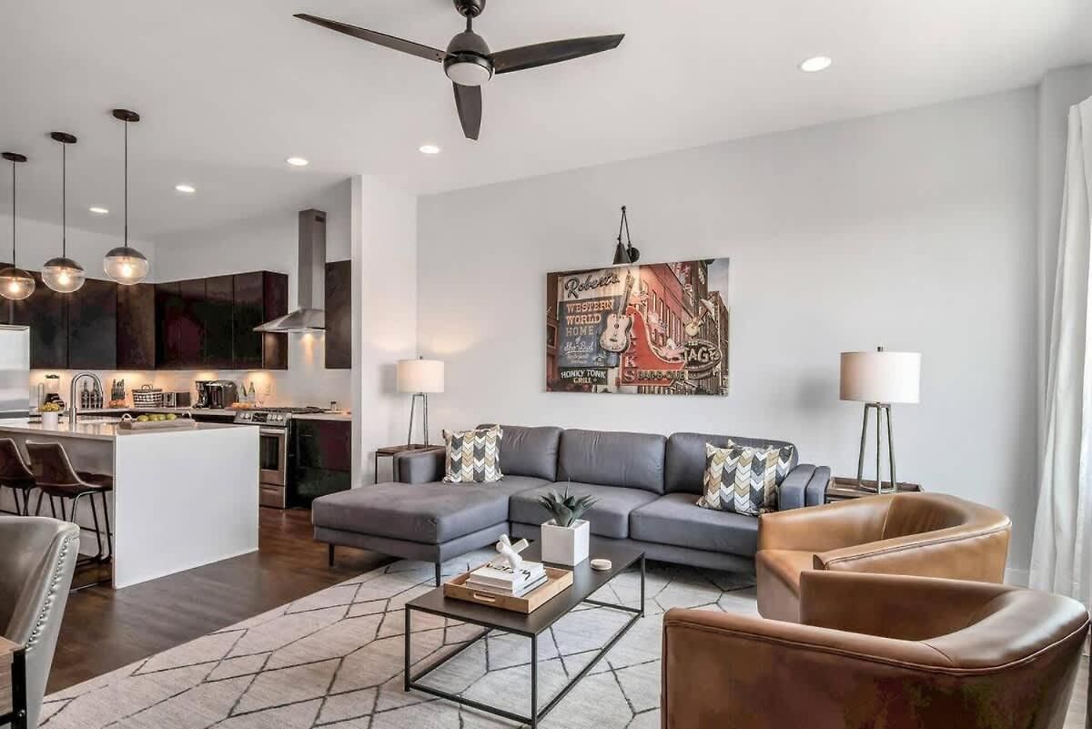 Two Large Homes Minutes To Downtown Holiday home