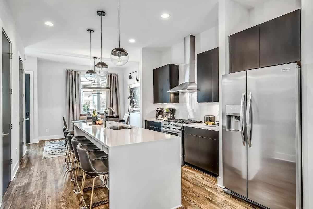 Two Large Homes Minutes To Downtown Holiday home