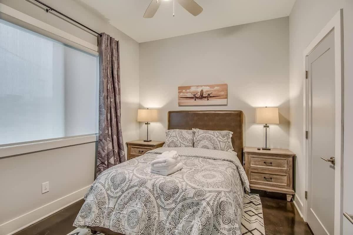 Two Homes - Accommodates 24 Guests Holiday home Nashville