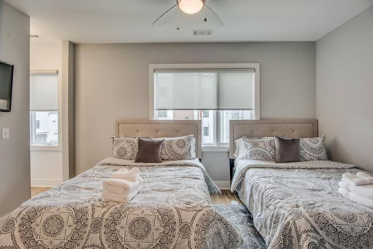 Two Homes - Accommodates 24 Guests *