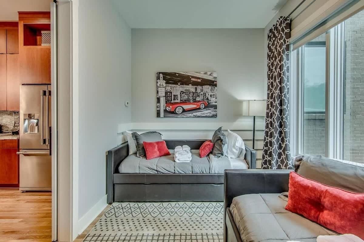 Two Homes - Accommodates 24 Guests Nashville