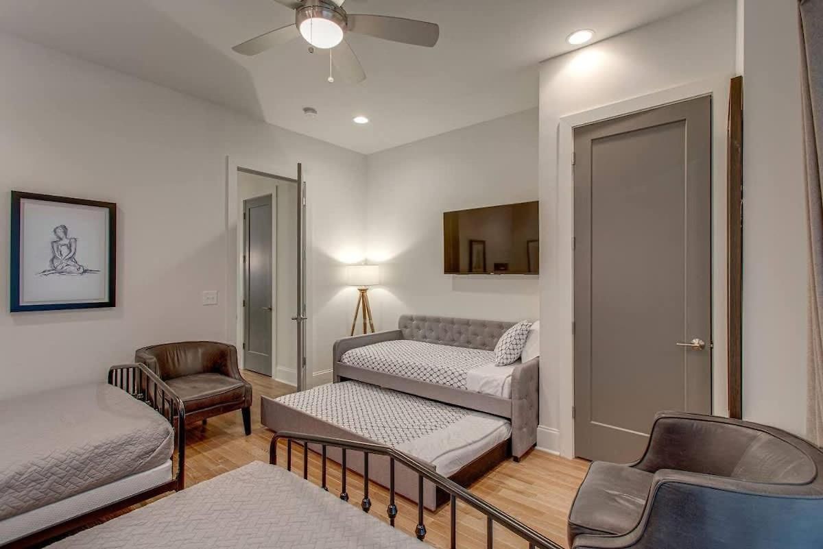 Two Homes - Accommodates 24 Guests