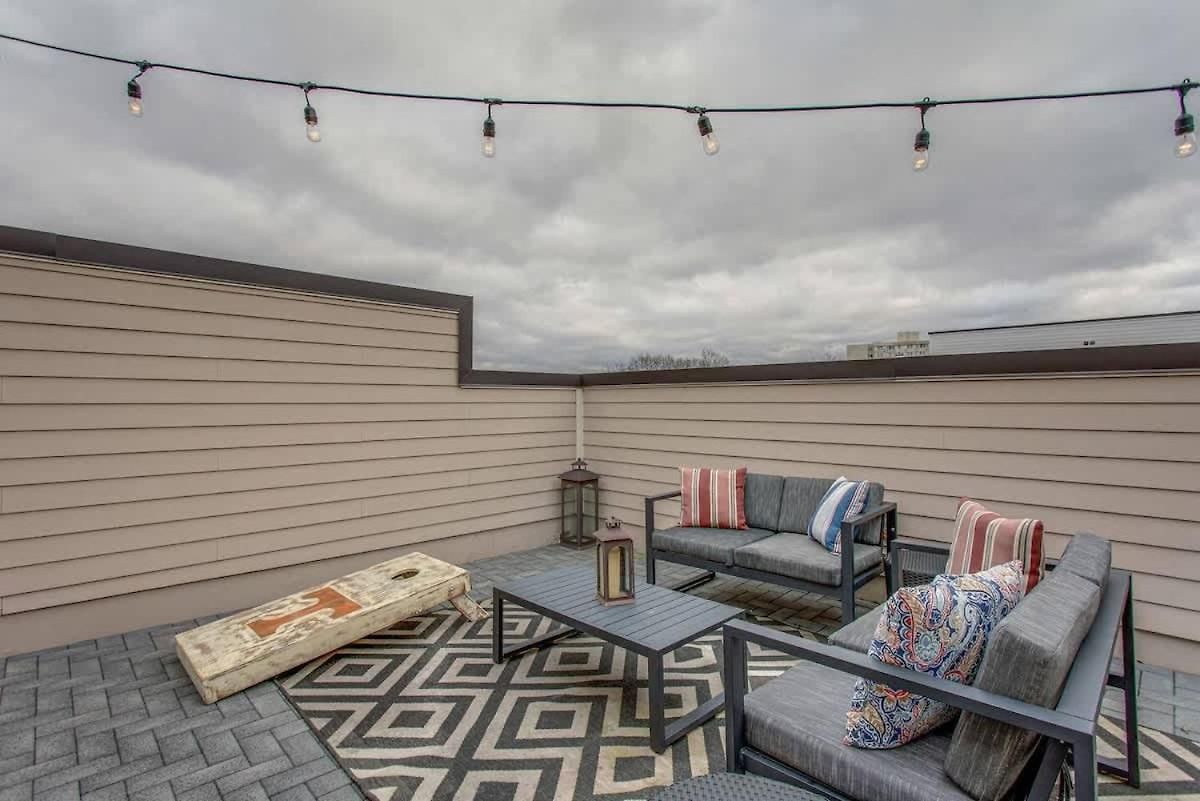 Two Homes - Accommodates 24 Guests Nashville