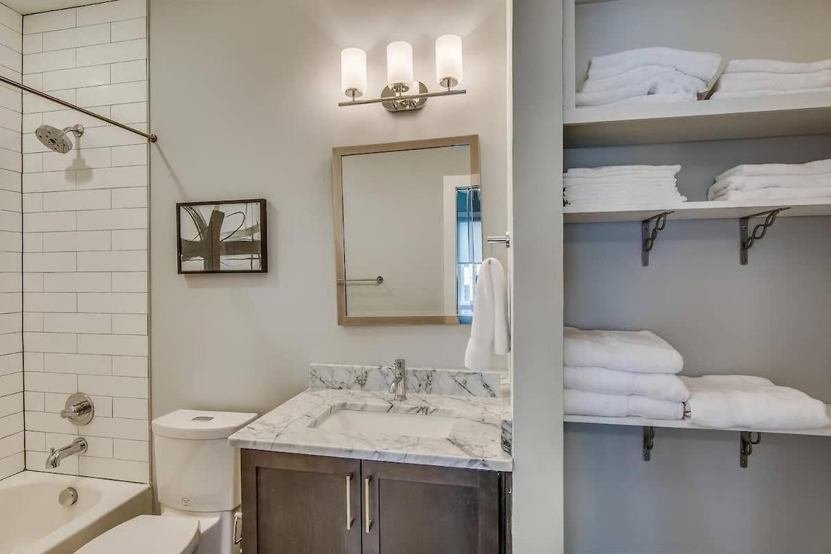 Two Homes - Accommodates 24 Guests Nashville