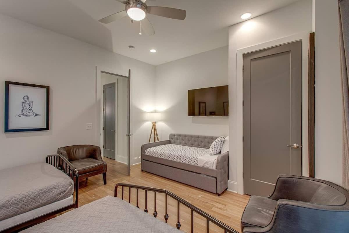 Two Homes - Accommodates 24 Guests