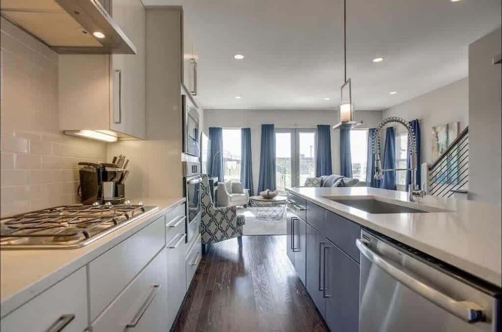 Holiday home Gorgeous Home-minutes To Lower Broadway *