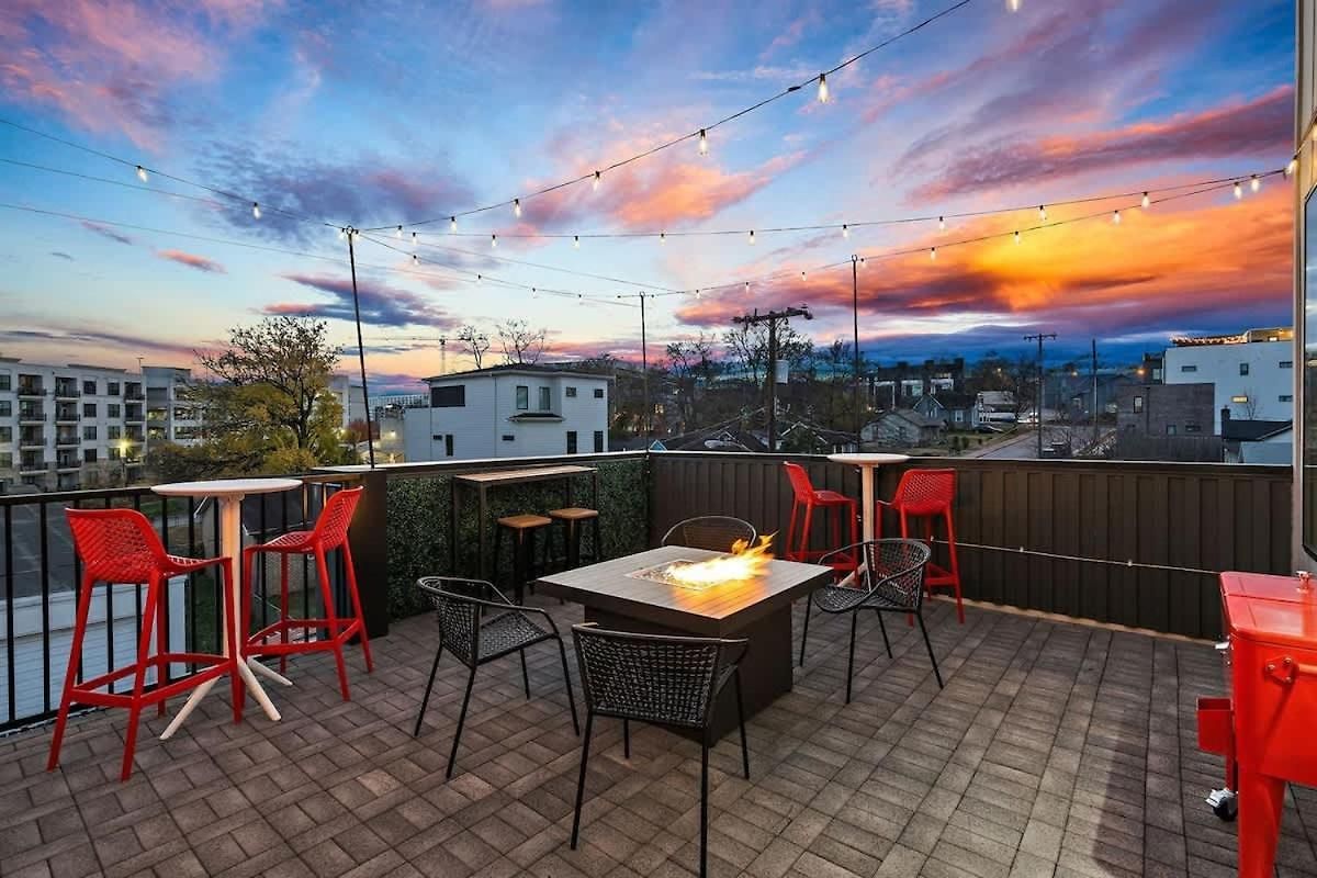 Stunning Private Rooftop Sunset Views Holiday home *