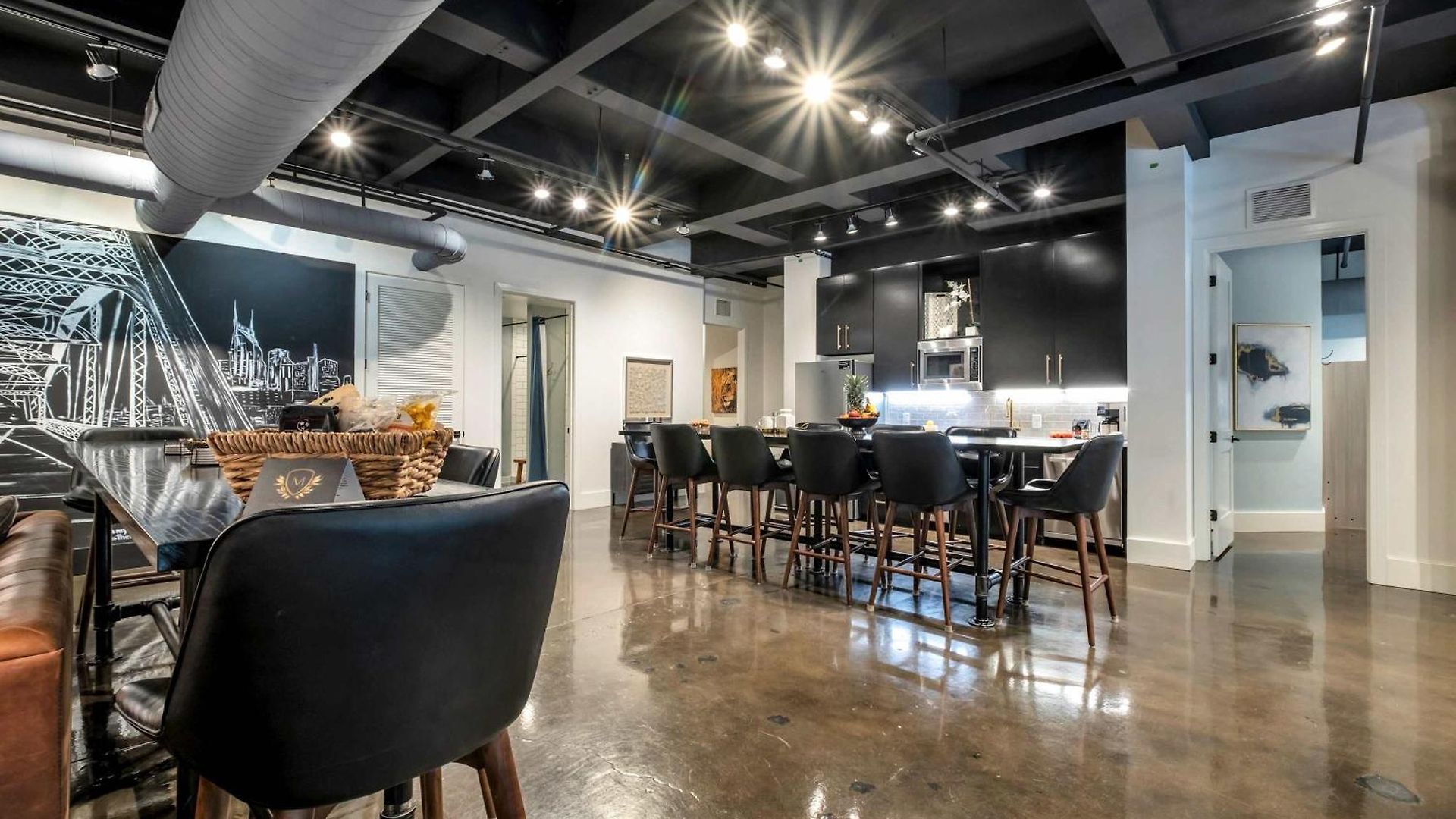 Modern 6br By Maddox *