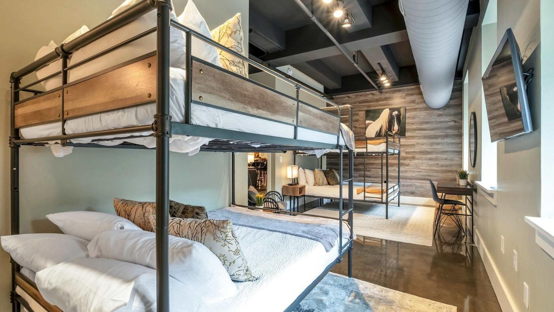 Modern 6br By Maddox *