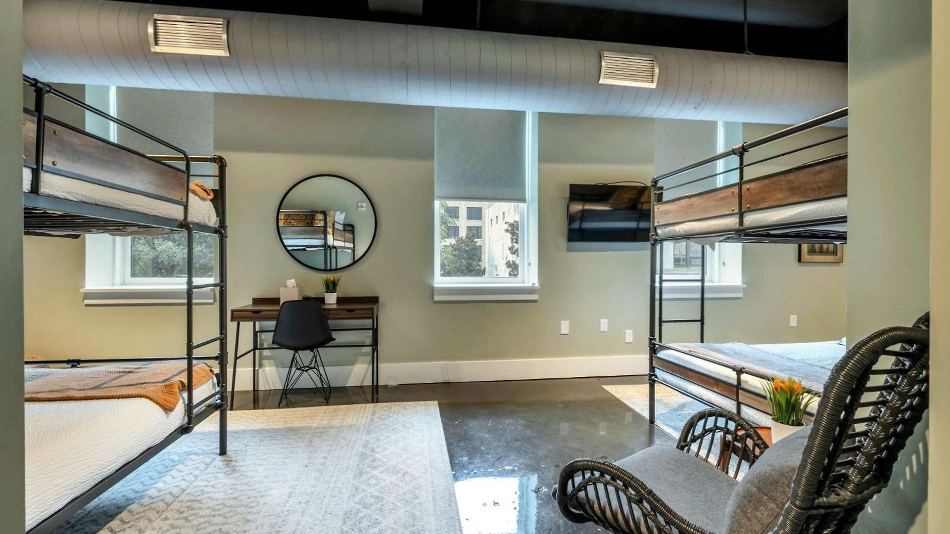 Modern 6br By Maddox *