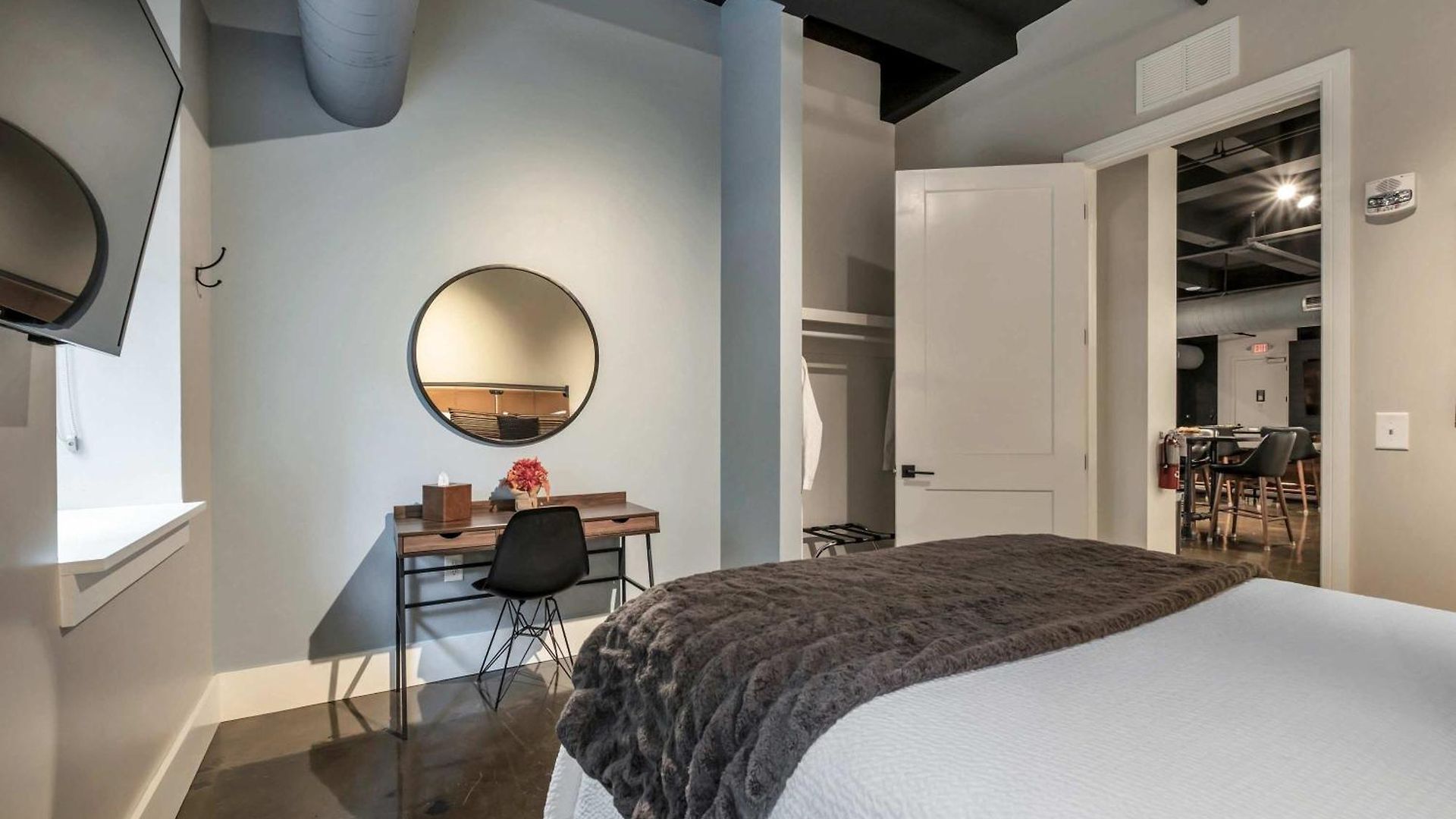 Modern 6br By Maddox Apartment *