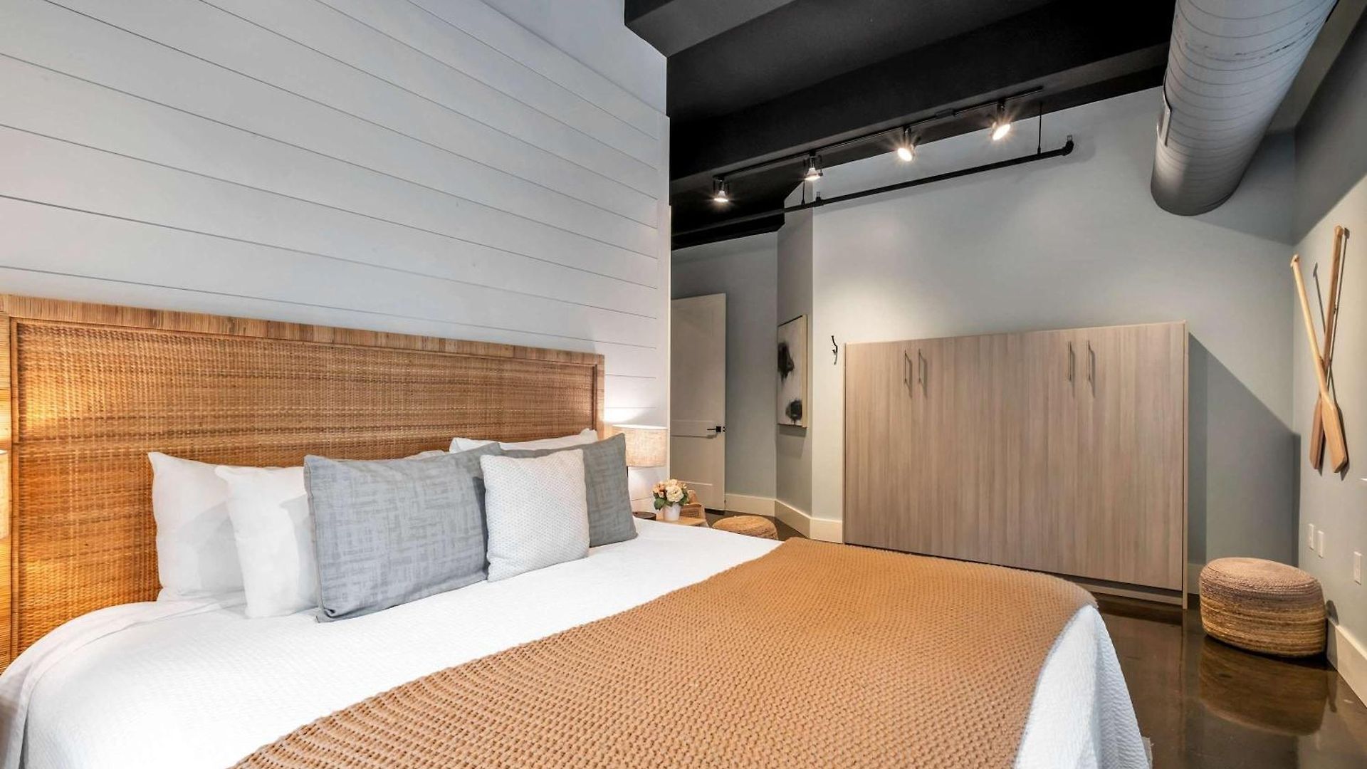 Modern 6br By Maddox
