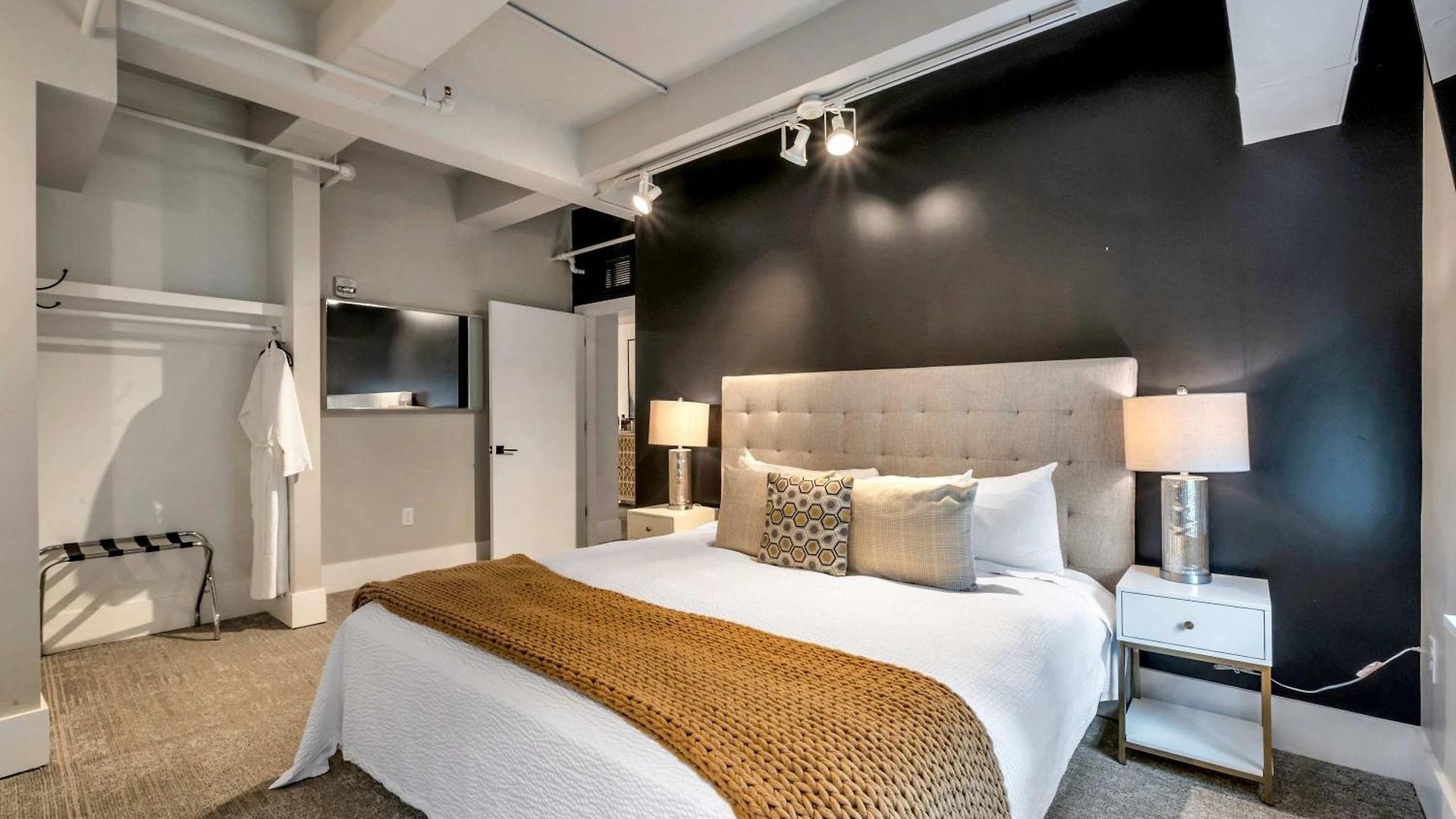 Apartment Hangover Easy 6br By Maddox